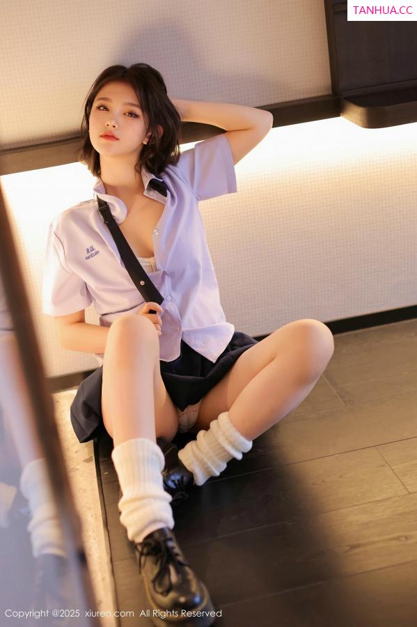   [XiuRen]高清写真图 2025.03.07 No.9985 小橘子orange 美腿性感第33张图片